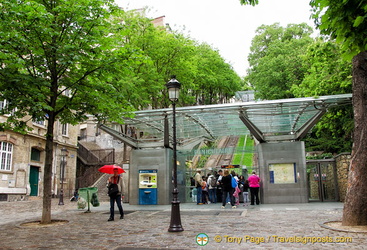 Lower station of Montmartre funicular